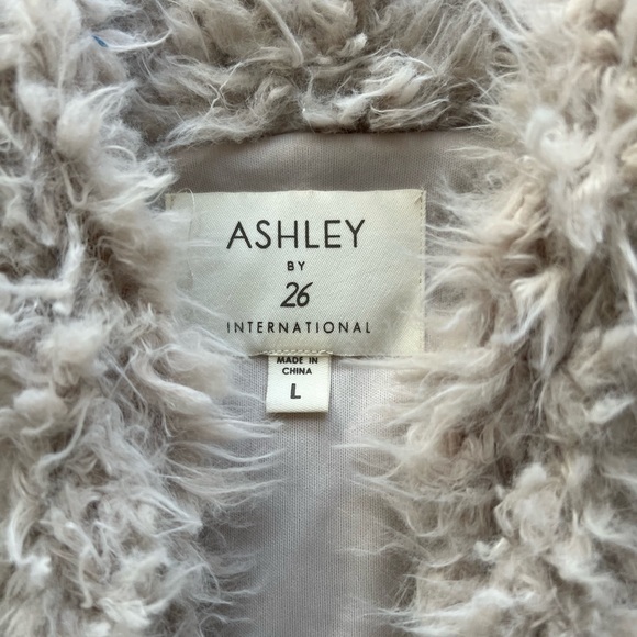 Faux Fur Vest Ashley by 26 International Women’s Large - Picture 2 of 7